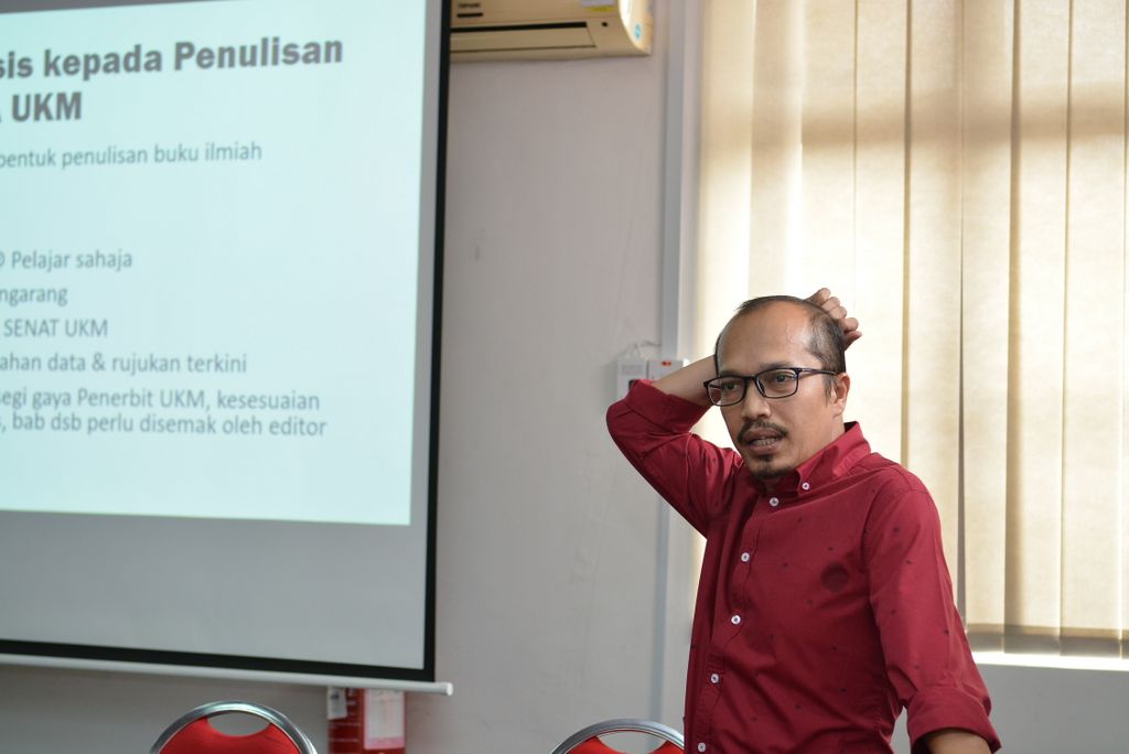 Sesi Perkongsian Tatacara Penulisan Buku Dari Tesis Kepada Buku